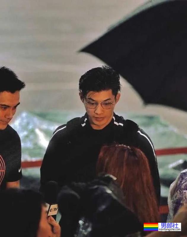 192cm撑杆跳运动员实力强大！穿紧身衣的腰臀比太可了！ - 51虹马