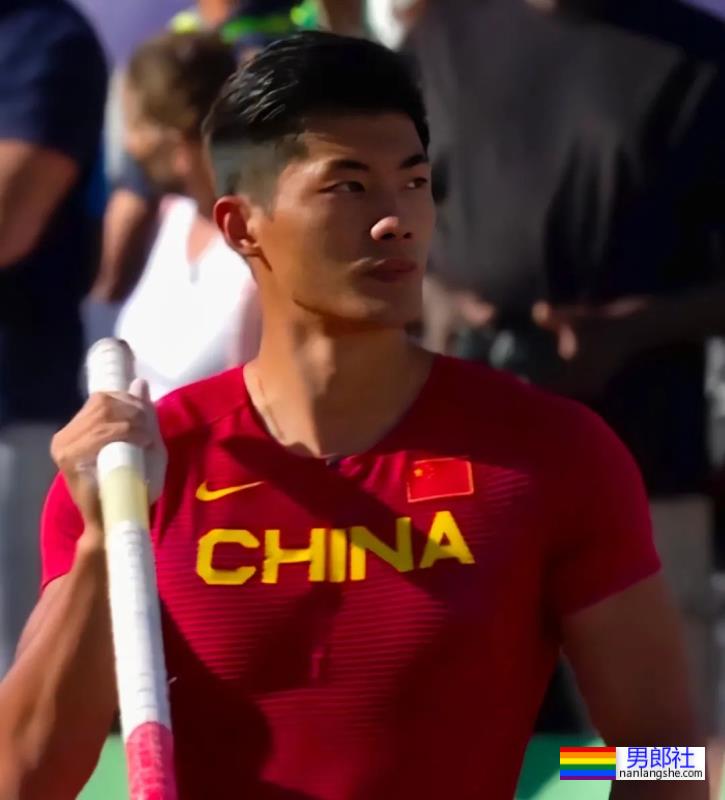 192cm撑杆跳运动员实力强大！穿紧身衣的腰臀比太可了！ - 51虹马