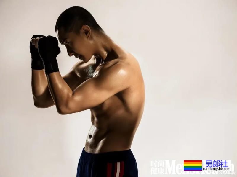 韩庚拍过寸头黑皮肌肉男色写真，网友为何嫌他油腻？-51虹马