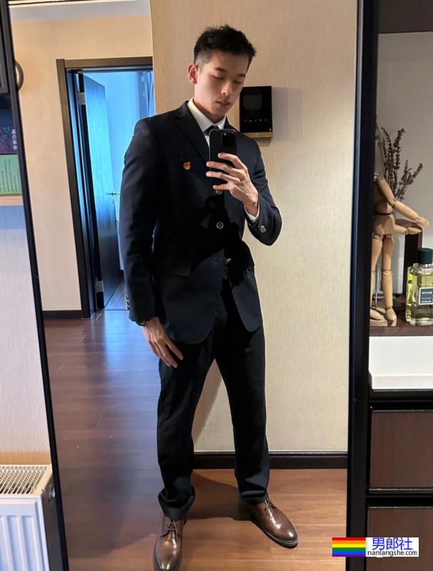 成都空少戴的什么东西？这也太色气！ - 51虹马