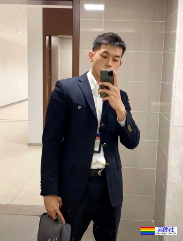 成都空少戴的什么东西？这也太色气！ - 51虹马