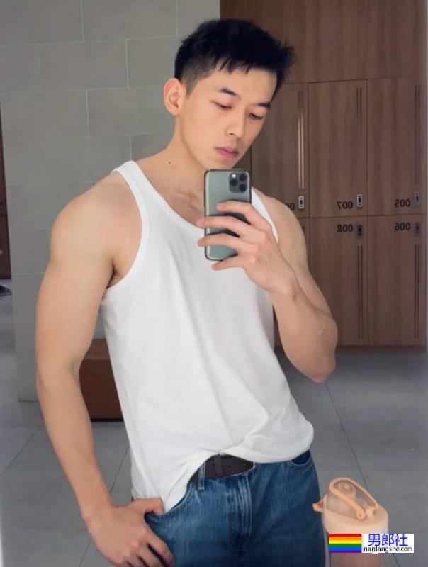 成都空少戴的什么东西？这也太色气！ - 51虹马