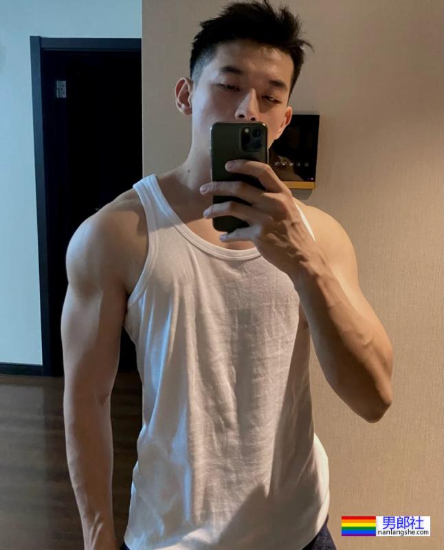 成都空少戴的什么东西？这也太色气！ - 51虹马