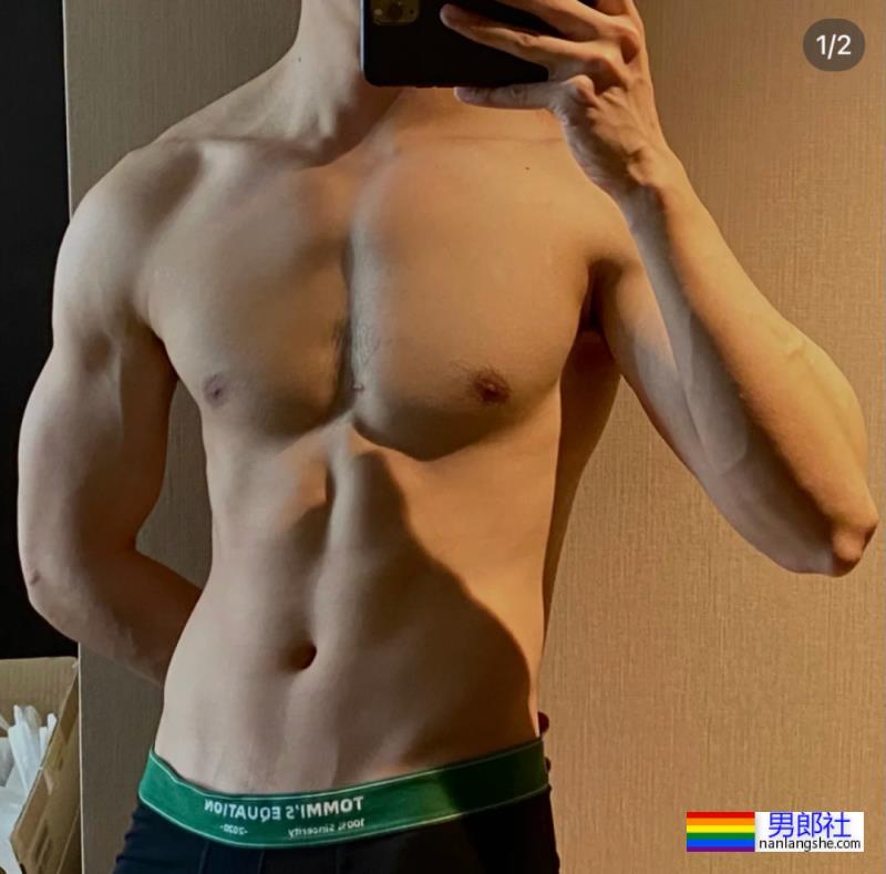 成都空少戴的什么东西？这也太色气！ - 51虹马