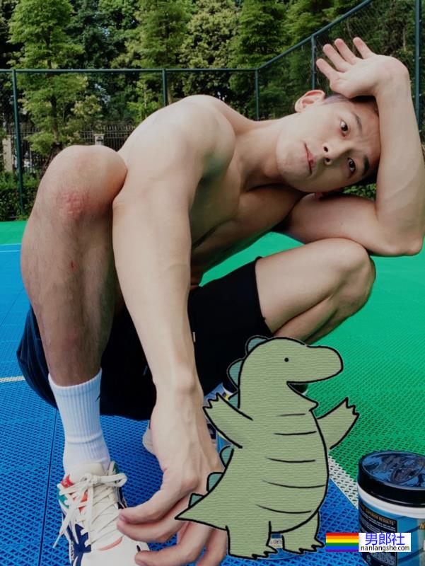 成都空少戴的什么东西？这也太色气！ - 51虹马