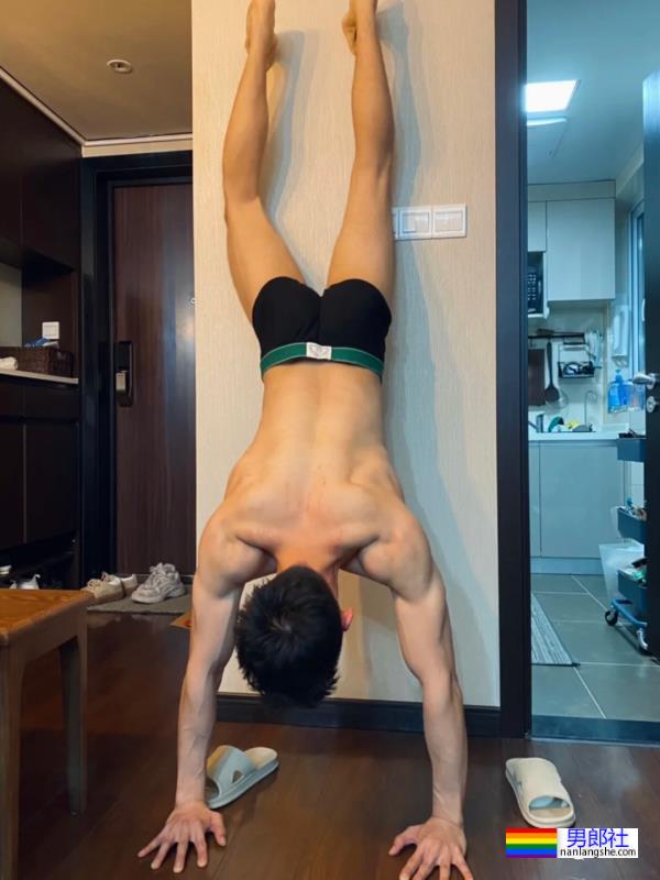 成都空少戴的什么东西？这也太色气！ - 51虹马