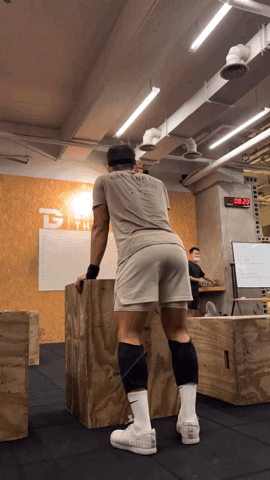 这个户外体训的翘屁帅哥找到了!他真的很爱秀臀…… - 51虹马 这个户外体训的翘屁帅哥找到了!他真的很爱秀臀…… - 51虹马