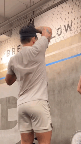 这个户外体训的翘屁帅哥找到了!他真的很爱秀臀…… - 51虹马 这个户外体训的翘屁帅哥找到了!他真的很爱秀臀…… - 51虹马