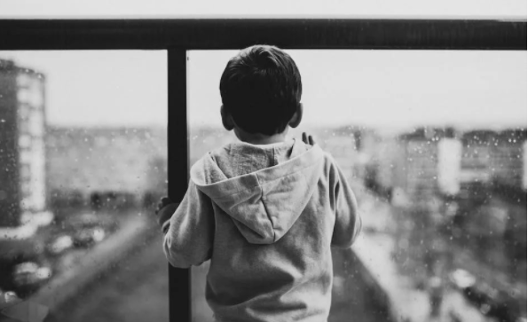 男教师猥亵男童,被判终身禁止接触未成年人-51虹马