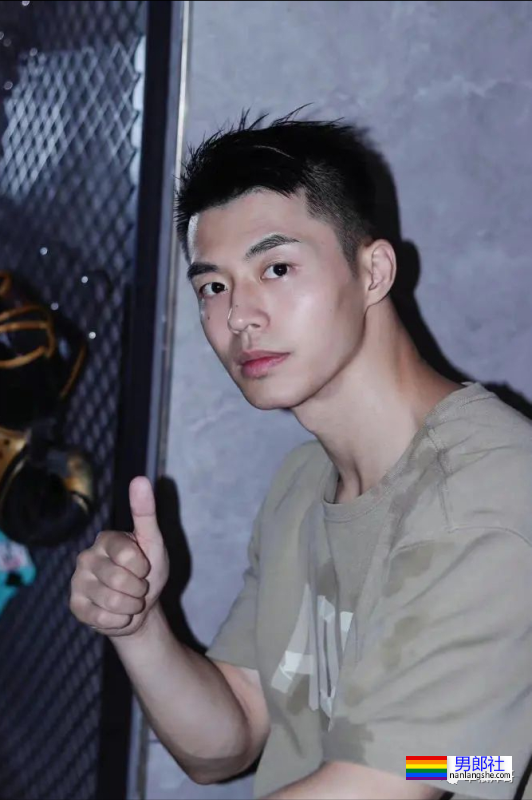 重庆最帅协警黄诗禹的小腹肌，你看过吗？-51虹马