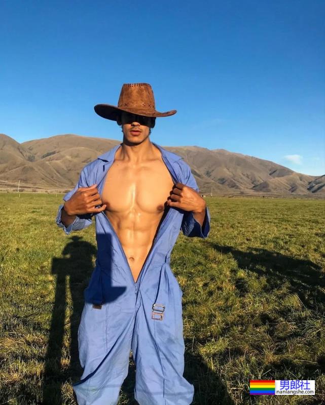 22岁农夫小哥爆红推特，网友：赶紧把衣服穿好了！-51虹马