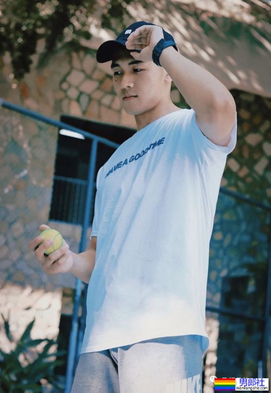穿灰裤子的网球帅哥，也太让人喜欢了吧！-51虹马