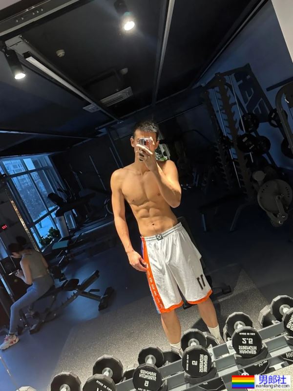 197CM的吉林篮球体育生，东北寸头男人又痞又欲 - 51虹马