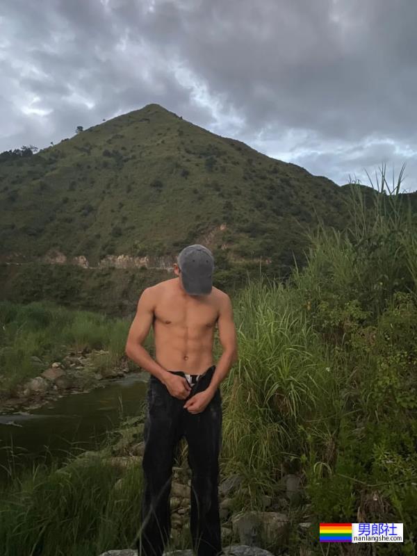 抓拍夏日户外野泳的钻石肌肉男生,真是大饱眼福! - 51虹马 抓拍夏日户外野泳的钻石肌肉男生,真是大饱眼福! - 51虹马