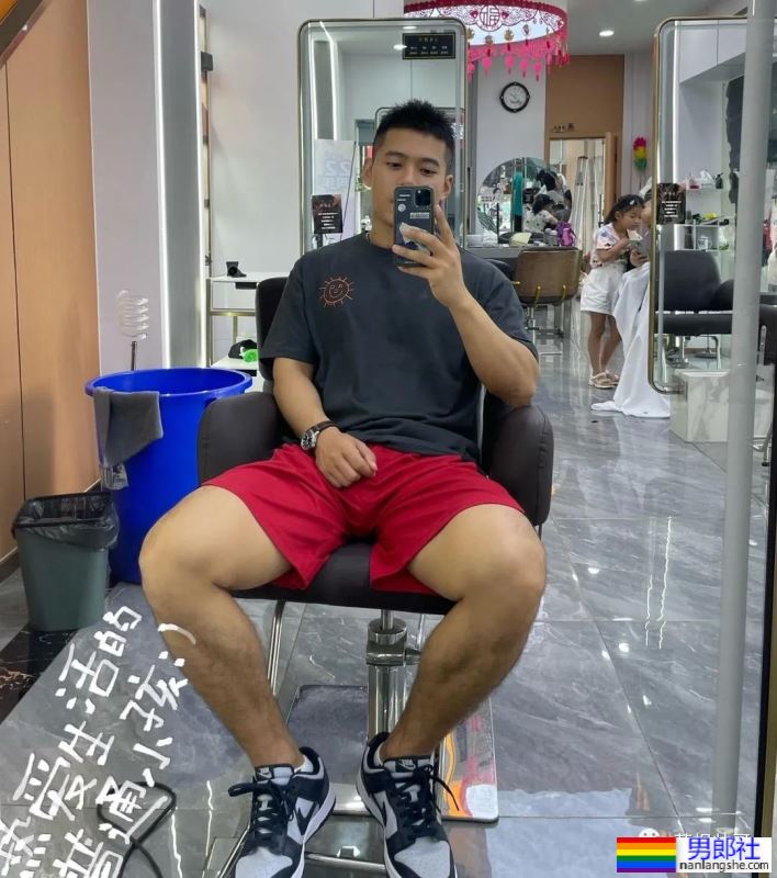 贵州的肌肉警察小哥哥，鼻子也太大了 - 51虹马