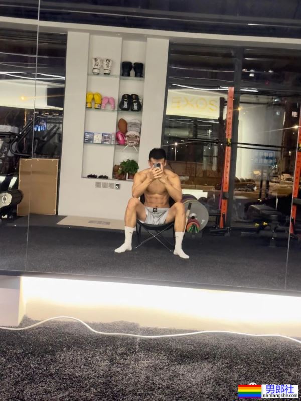 197CM的吉林篮球体育生，东北寸头男人又痞又欲 - 51虹马