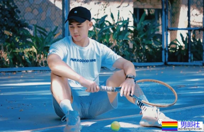 穿灰裤子的网球帅哥，也太让人喜欢了吧！ - 51虹马