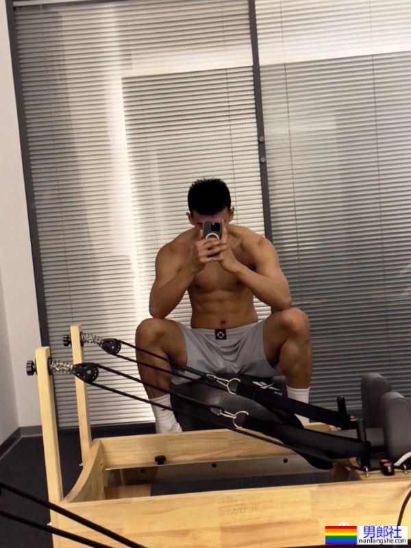 197CM的吉林篮球体育生，东北寸头男人又痞又欲 - 51虹马