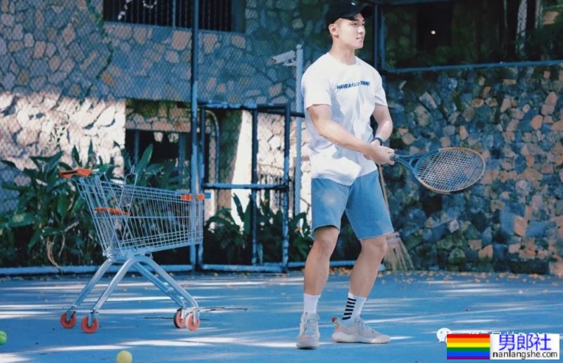 穿灰裤子的网球帅哥，也太让人喜欢了吧！ - 51虹马