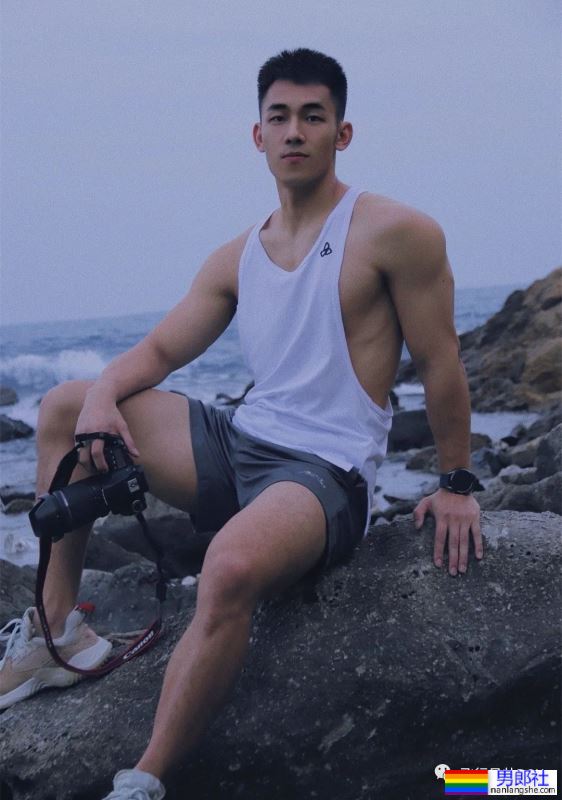 穿灰裤子的网球帅哥，也太让人喜欢了吧！ - 51虹马