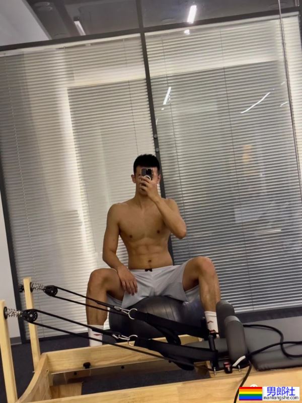 197CM的吉林篮球体育生，东北寸头男人又痞又欲 - 51虹马