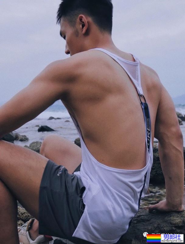 穿灰裤子的网球帅哥，也太让人喜欢了吧！ - 51虹马