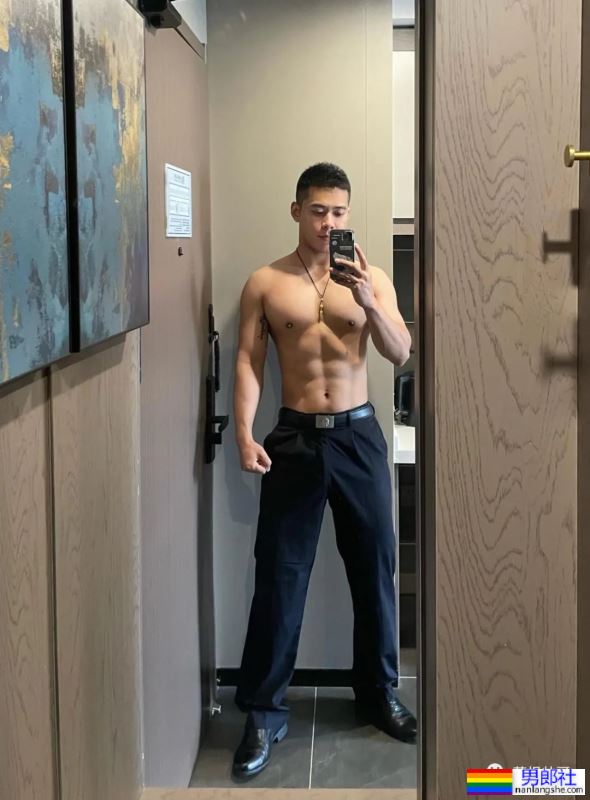 贵州的肌肉警察小哥哥，鼻子也太大了 - 51虹马