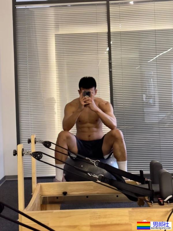 197CM的吉林篮球体育生，东北寸头男人又痞又欲 - 51虹马