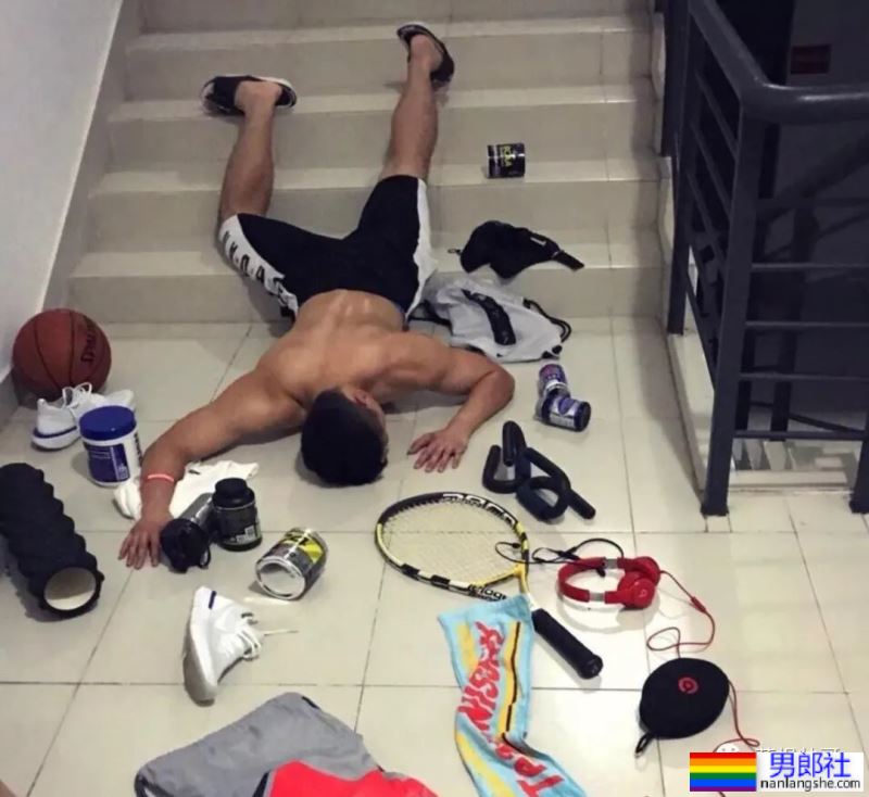 贵州的肌肉警察小哥哥，鼻子也太大了 - 51虹马