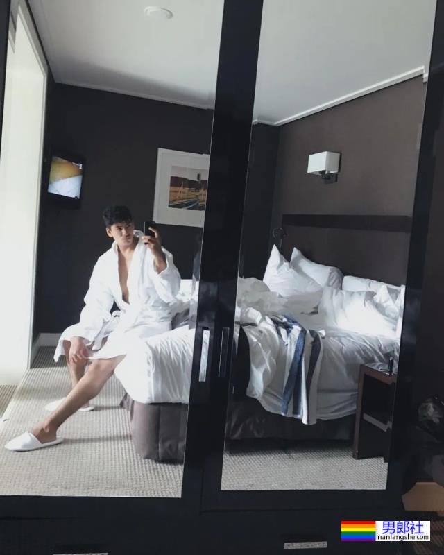 22岁农夫小哥爆红推特，网友：赶紧把衣服穿好了！ - 51虹马