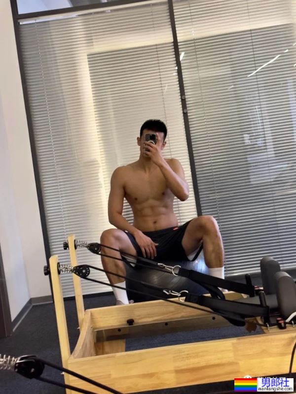 197CM的吉林篮球体育生，东北寸头男人又痞又欲 - 51虹马