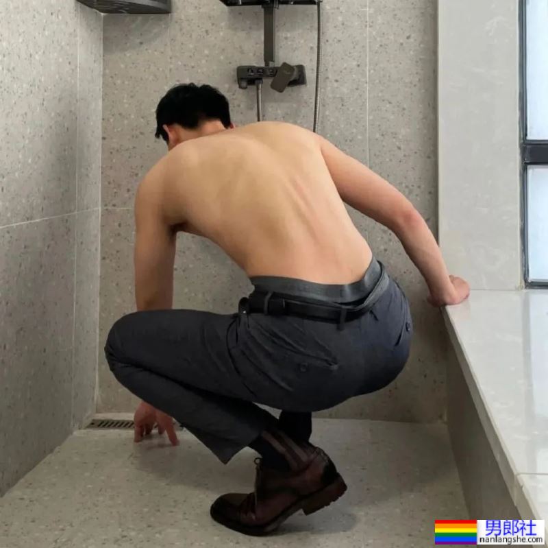 贵州的肌肉警察小哥哥，鼻子也太大了 - 51虹马