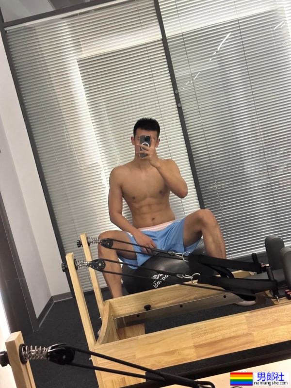 197CM的吉林篮球体育生，东北寸头男人又痞又欲 - 51虹马