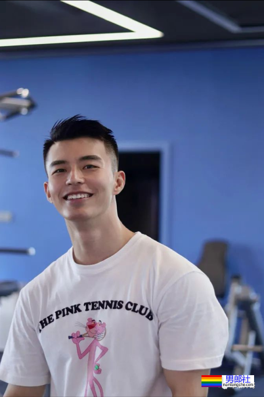 重庆最帅协警黄诗禹的小腹肌，你看过吗？ - 51虹马