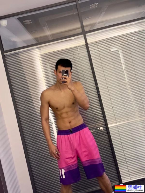 197CM的吉林篮球体育生，东北寸头男人又痞又欲 - 51虹马