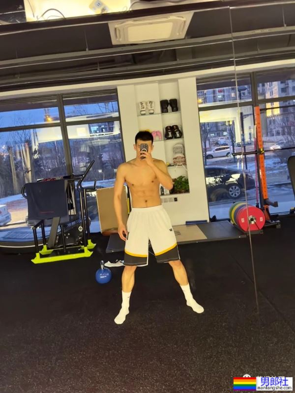 197CM的吉林篮球体育生，东北寸头男人又痞又欲 - 51虹马