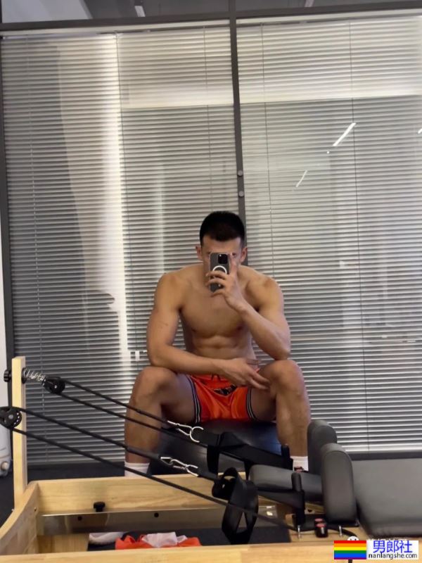 197CM的吉林篮球体育生，东北寸头男人又痞又欲 - 51虹马