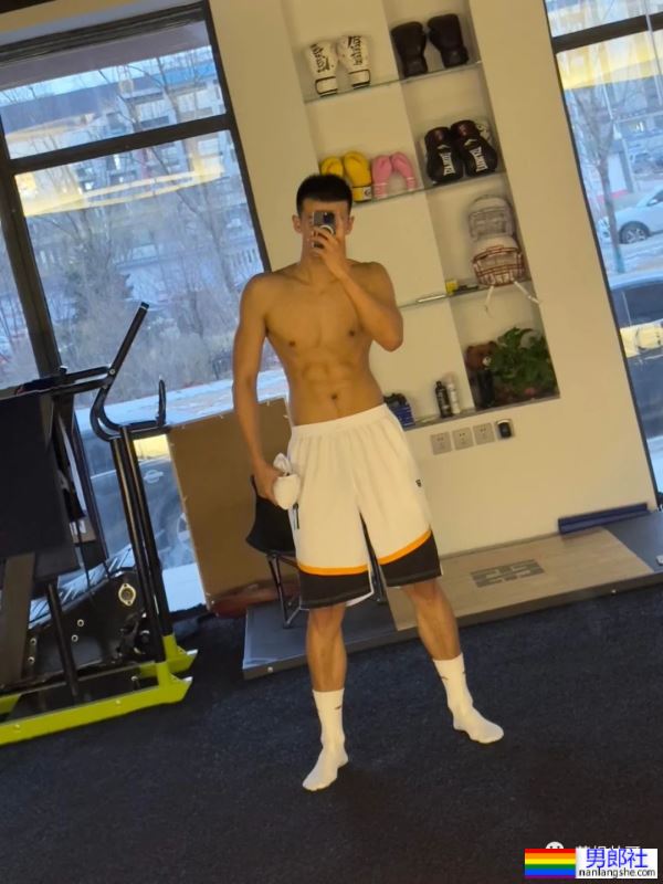 197CM的吉林篮球体育生，东北寸头男人又痞又欲 - 51虹马