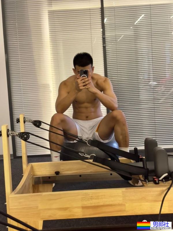 197CM的吉林篮球体育生，东北寸头男人又痞又欲 - 51虹马