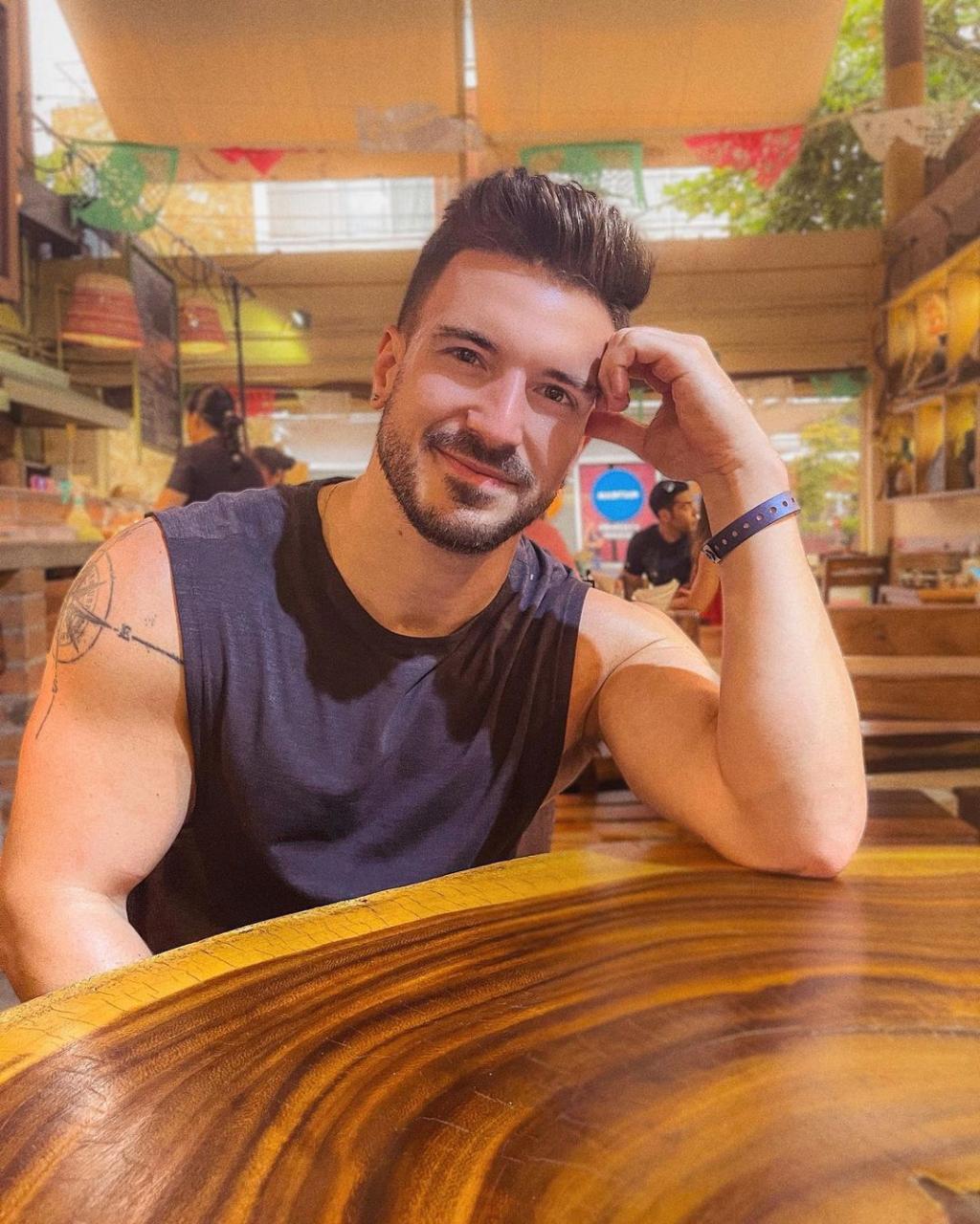 超帅同志实况主不只能玩游戏搞笑 更是双硕士学霸！ - 51虹马