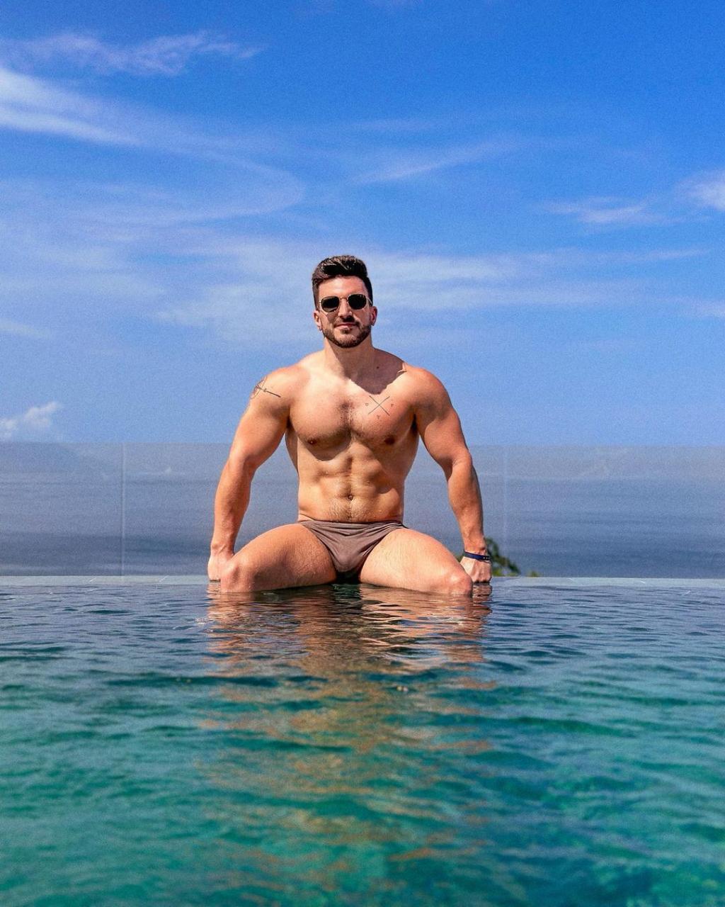 超帅同志实况主不只能玩游戏搞笑 更是双硕士学霸！ - 51虹马