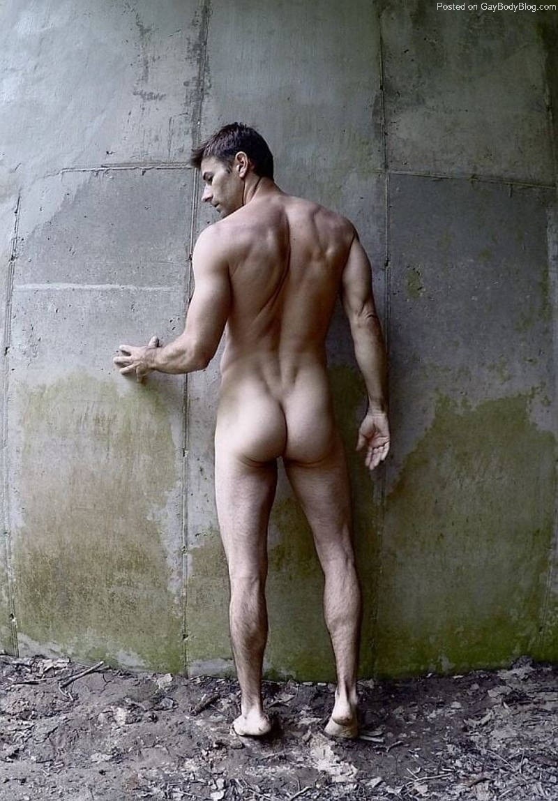 野外露出的艺术！ 「裸体自拍」摄影师展现男性胴体的自然魅力！ - 51虹马