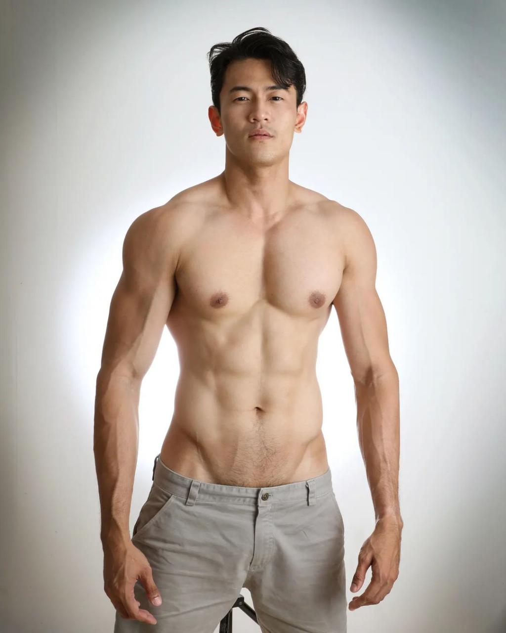 加班完还要拍性感写真! 无奈厌世脸的肌肉工程师:Billboy Kub - 51虹马 加班完还要拍性感写真! 无奈厌世脸的肌肉工程师:Billboy Kub - 51虹马