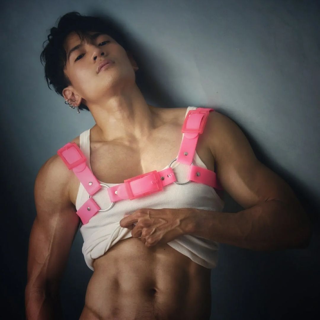 加班完还要拍性感写真! 无奈厌世脸的肌肉工程师:Billboy Kub - 51虹马 加班完还要拍性感写真! 无奈厌世脸的肌肉工程师:Billboy Kub - 51虹马