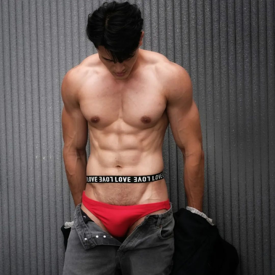 加班完还要拍性感写真! 无奈厌世脸的肌肉工程师:Billboy Kub - 51虹马 加班完还要拍性感写真! 无奈厌世脸的肌肉工程师:Billboy Kub - 51虹马