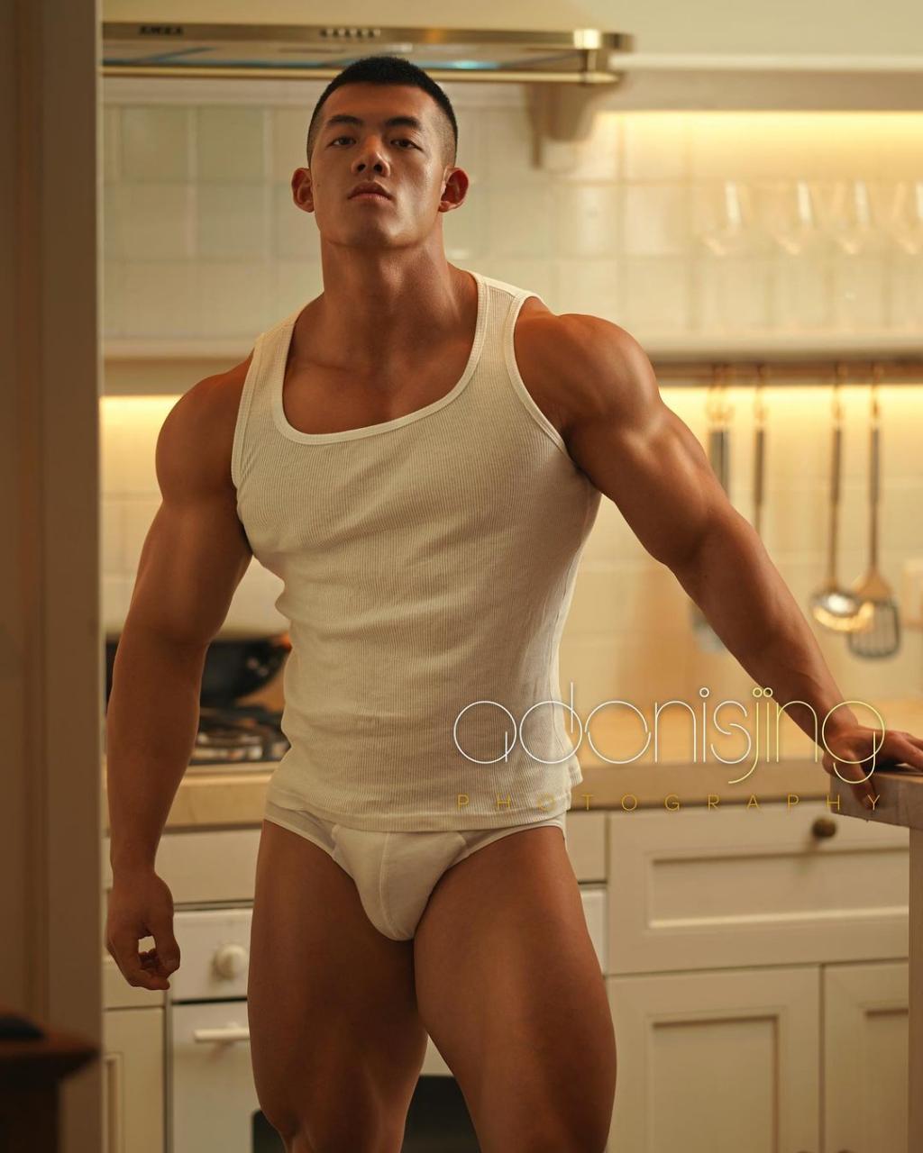 抱起你猛摇的终极腰力！ 公狗腰健身教练：夏胜杰 - 51虹马