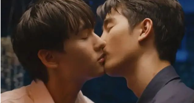 恋爱实习生：人气主播去游戏公司实习，没想到大老板就然是他的粉丝 - 51虹马