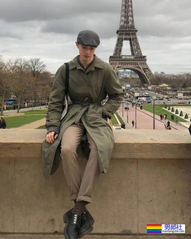 天理何在！这九头身薄肌小狼狗居然都25了？ - 51虹马