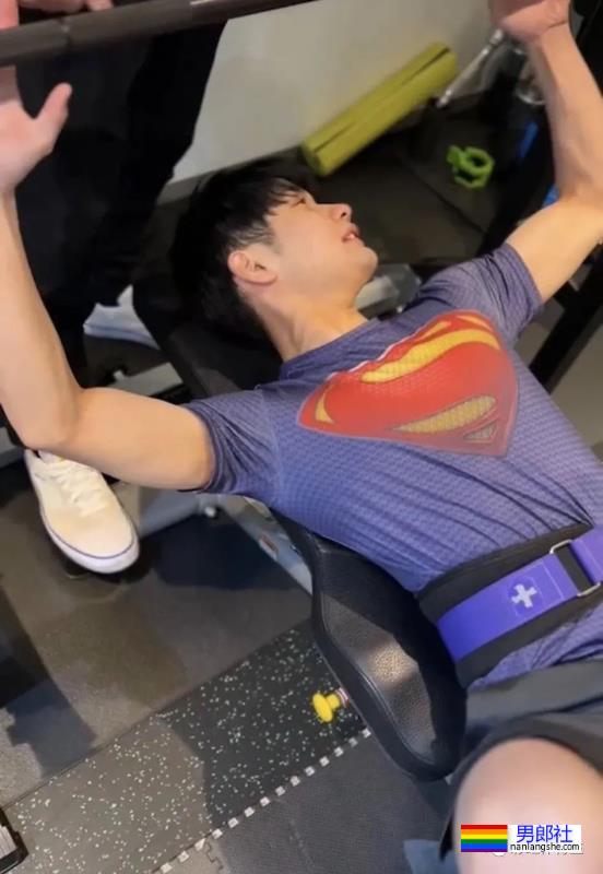 比宏翔更好看？日本肌肉建筑工人成宫仁也要来中国圈钱了？ - 51虹马