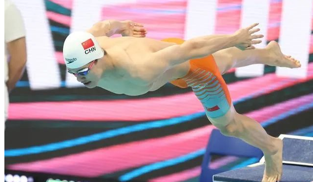 “宁泽涛接班人”被央视点赞,17岁游泳小将泳裤穿得真低! - 51虹马 “宁泽涛接班人”被央视点赞,17岁游泳小将泳裤穿得真低! - 51虹马